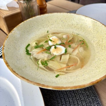 Курячий бульйон з тальятеле        (Chicken broth with tagliatelle)