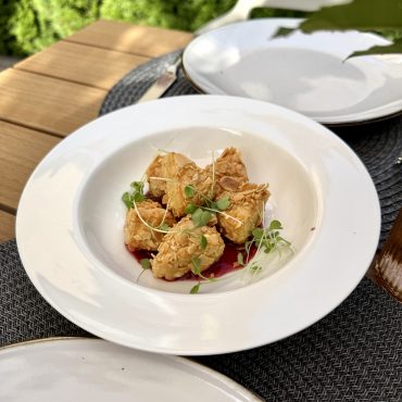 Сир камамбер у мигдальній стружці             (Brie cheese in almond shavings)