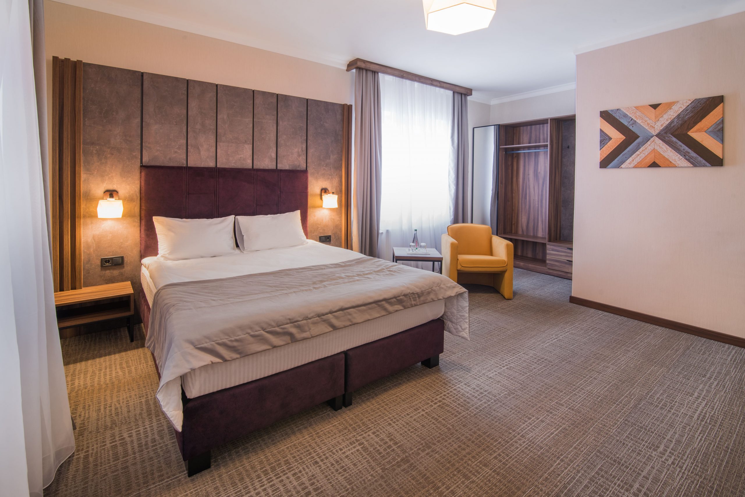 Номер з двоспальним ліжком розміру king-size