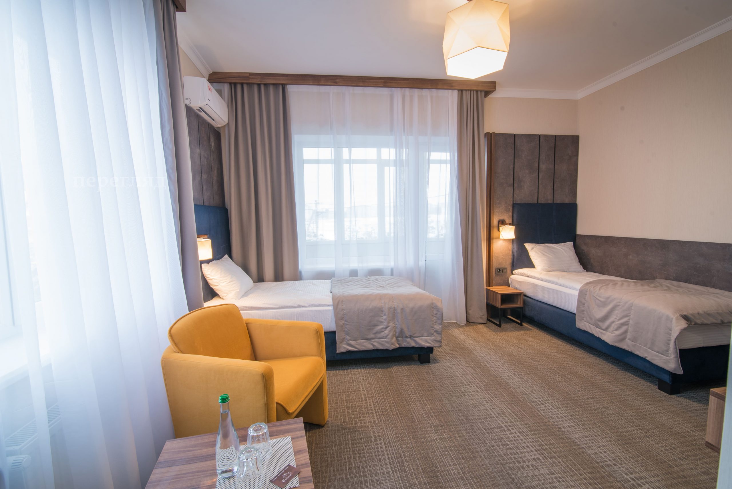 Двомісний номер з двома окремими ліжками і балконом