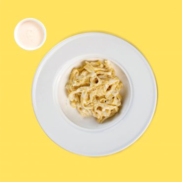 Паста з вершковим соусом  (Pasta with cream sauce)