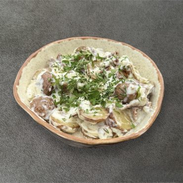 Молода картопля з лисичками у вершковому соусі  (Рotatoes with chanterelles in creamy sauce)