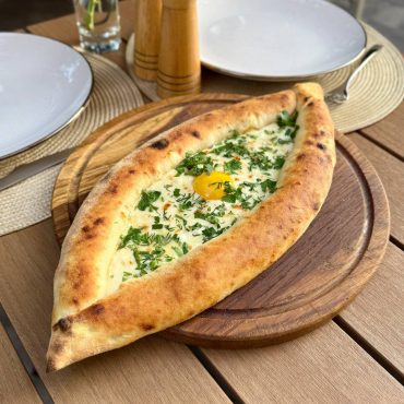 Хачапурі по-аджарськи      (Khachapuri in Adjarian)