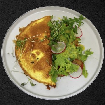 Омлет з шинкою та сиром