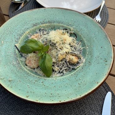 Паста Неро з креветками