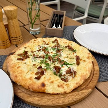 Хачапурі по-мегрельськи з лисичками