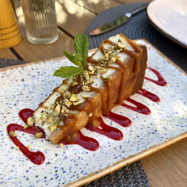 Чізкейк з фісташками та соленою карамеллю